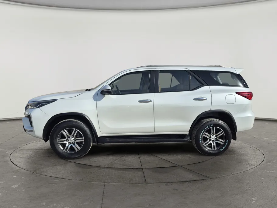 2024 تويوتا Fortuner VX1 