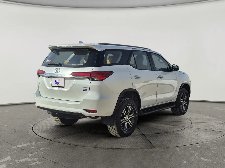 2024 تويوتا Fortuner VX1 
