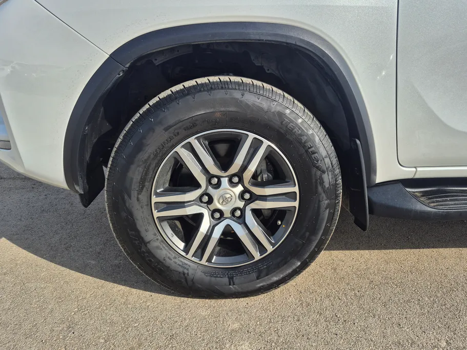 2024 تويوتا Fortuner VX1 