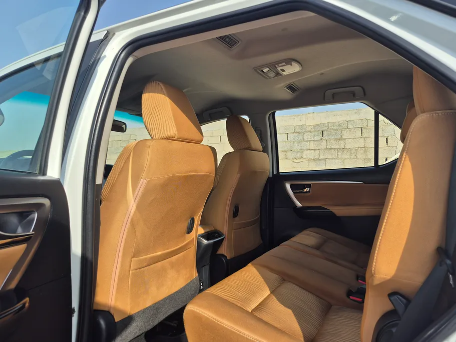 2024 تويوتا Fortuner VX1 