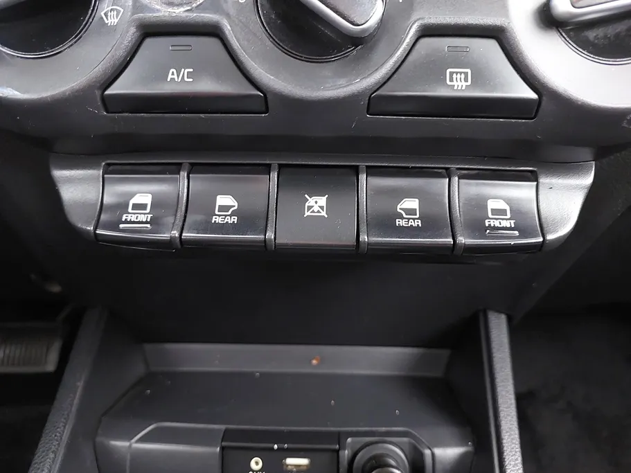 2022 Kia Pegas LX 