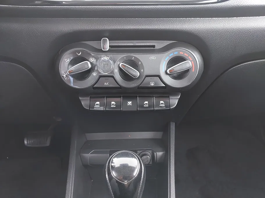 2022 Kia Pegas LX 