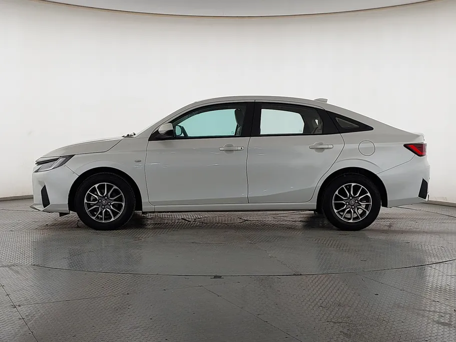 2024 Toyota Yaris  Y 
