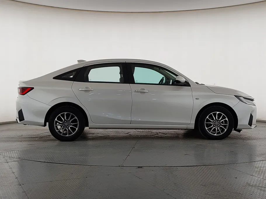 2024 Toyota Yaris  Y 