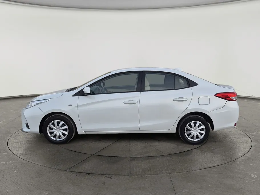 2022 Toyota Yaris  Y 
