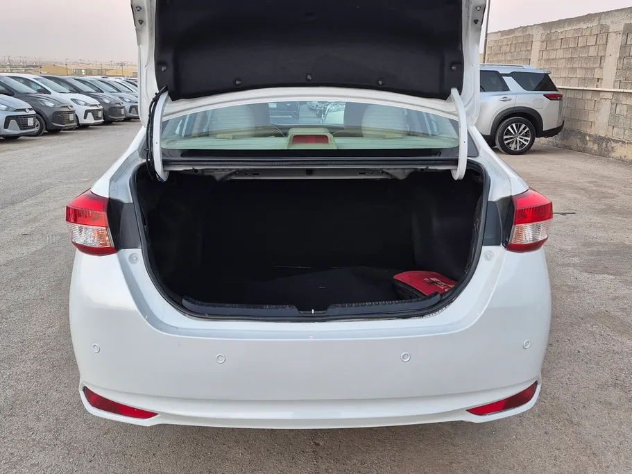 2022 Toyota Yaris  Y 