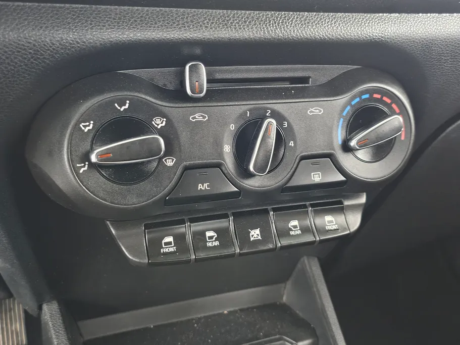 2022 Kia Pegas LX 