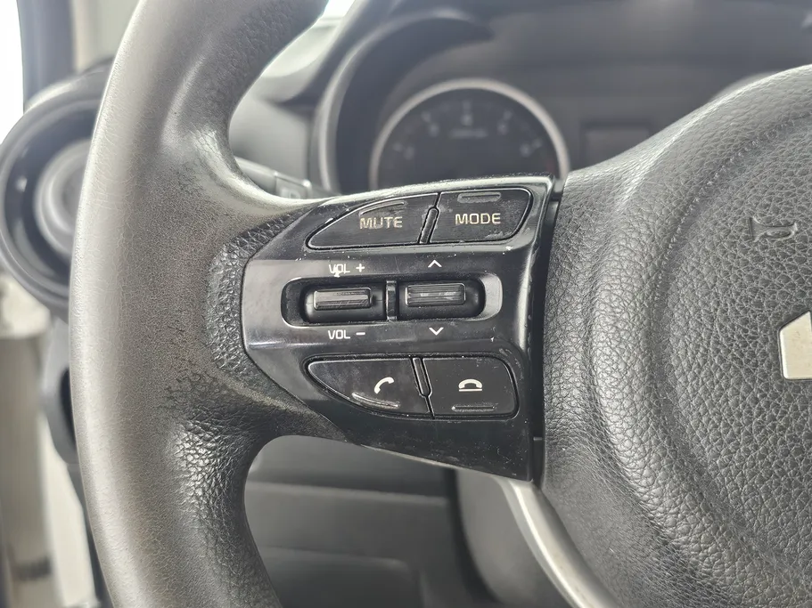 2022 Kia Pegas LX 