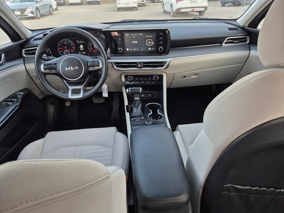 2023 Kia K5 LX 