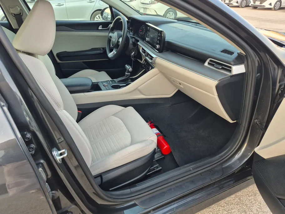2023 Kia K5 LX 