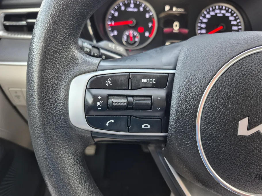 2023 Kia K5 LX 