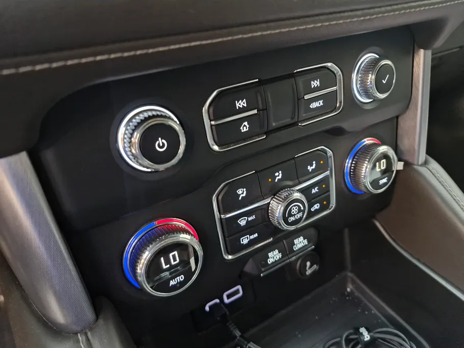 2024 GMC Yukon SLE 