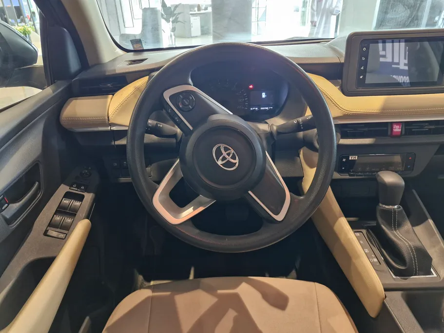 2023 Toyota Yaris  Y 