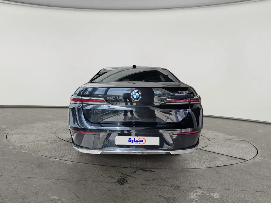 بي ام دبليو الفئة السابعة 735i 2024 