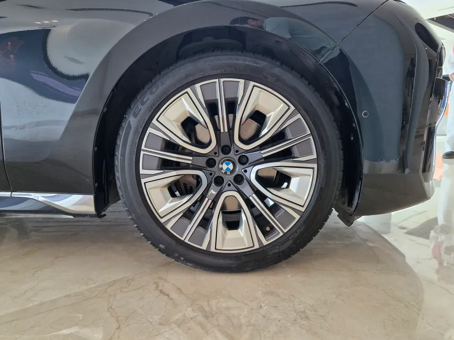بي ام دبليو الفئة السابعة 735i 2024 