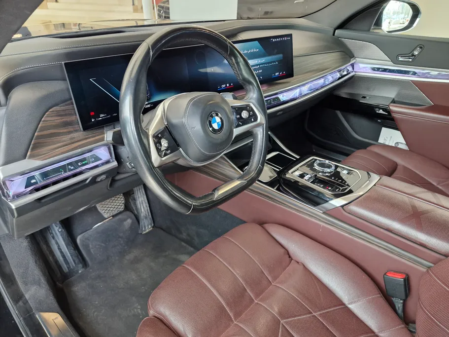 بي ام دبليو الفئة السابعة 735i 2024 