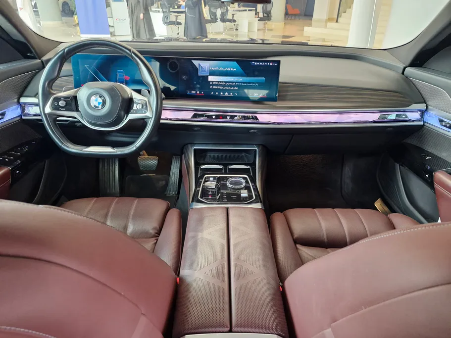 بي ام دبليو الفئة السابعة 735i 2024 
