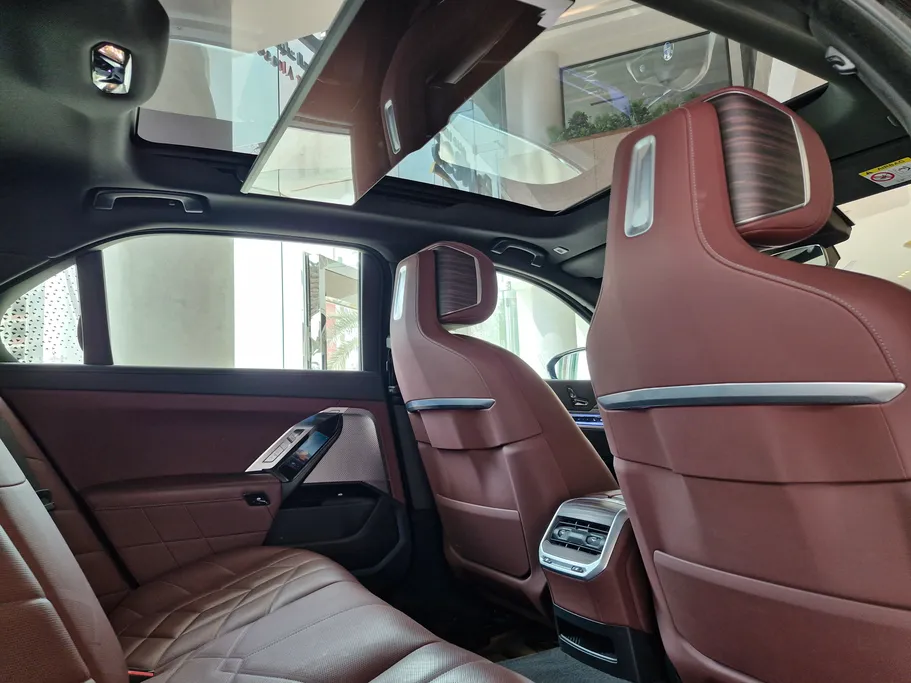 بي ام دبليو الفئة السابعة 735i 2024 