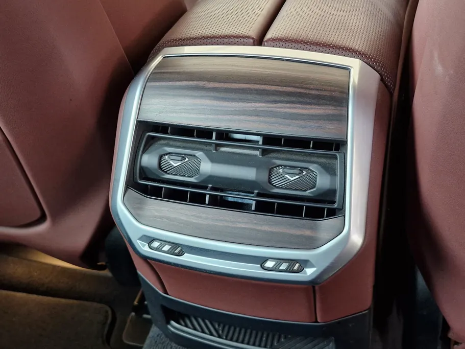 بي ام دبليو الفئة السابعة 735i 2024 