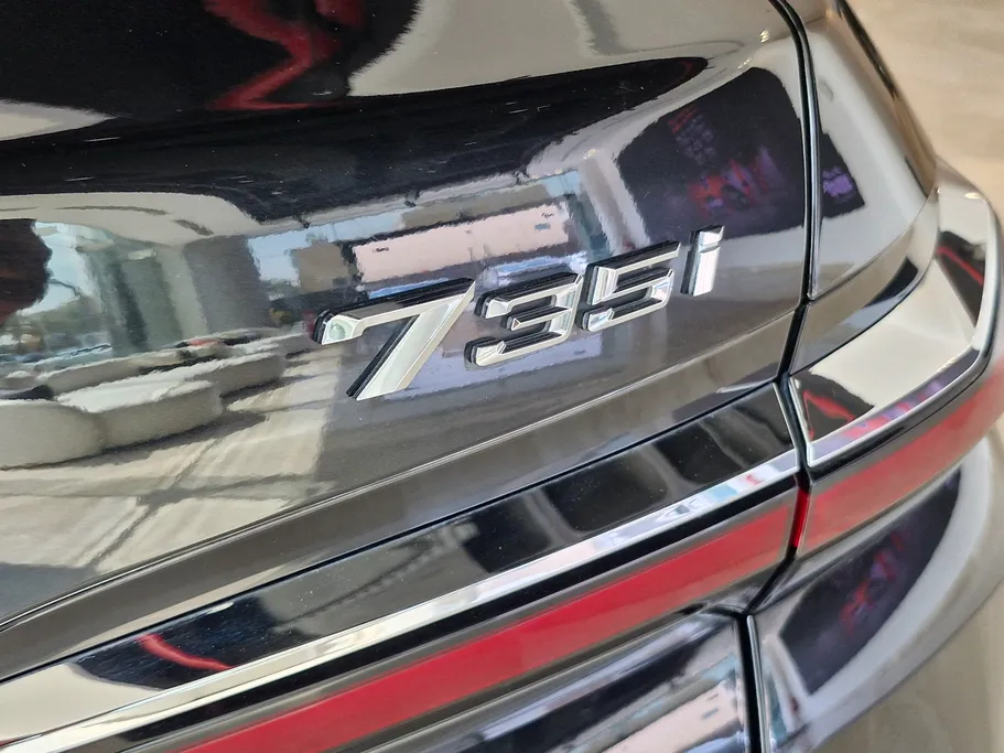 بي ام دبليو الفئة السابعة 735i 2024 