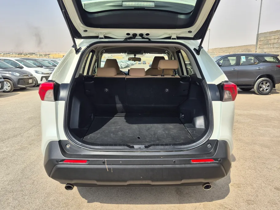 2021 Toyota RAV4 LE 