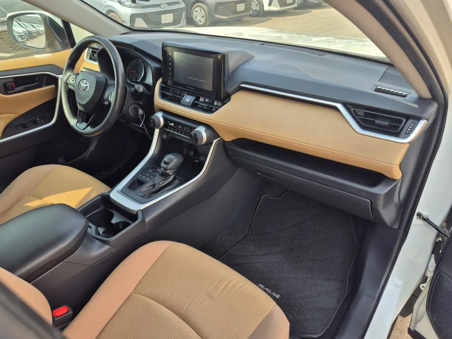 2021 Toyota RAV4 LE 
