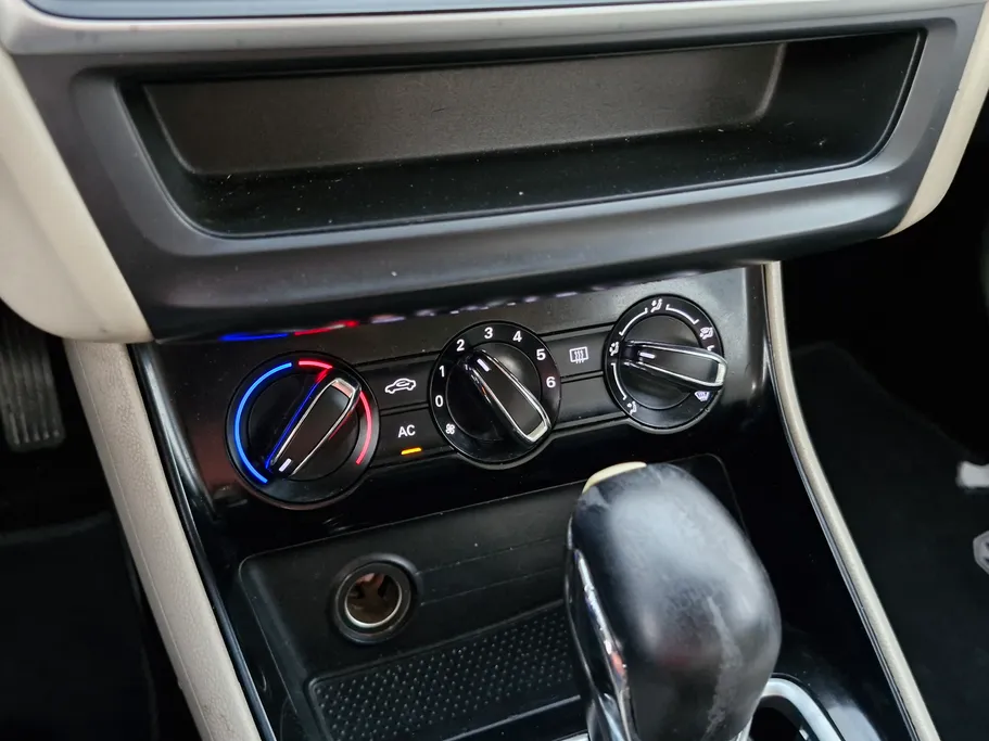 2022 MG 5 STD 