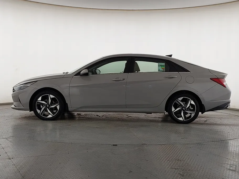 2023 Hyundai Elantra Smart Plus 