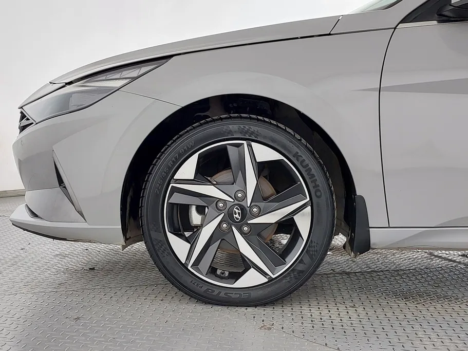 2023 Hyundai Elantra Smart Plus 