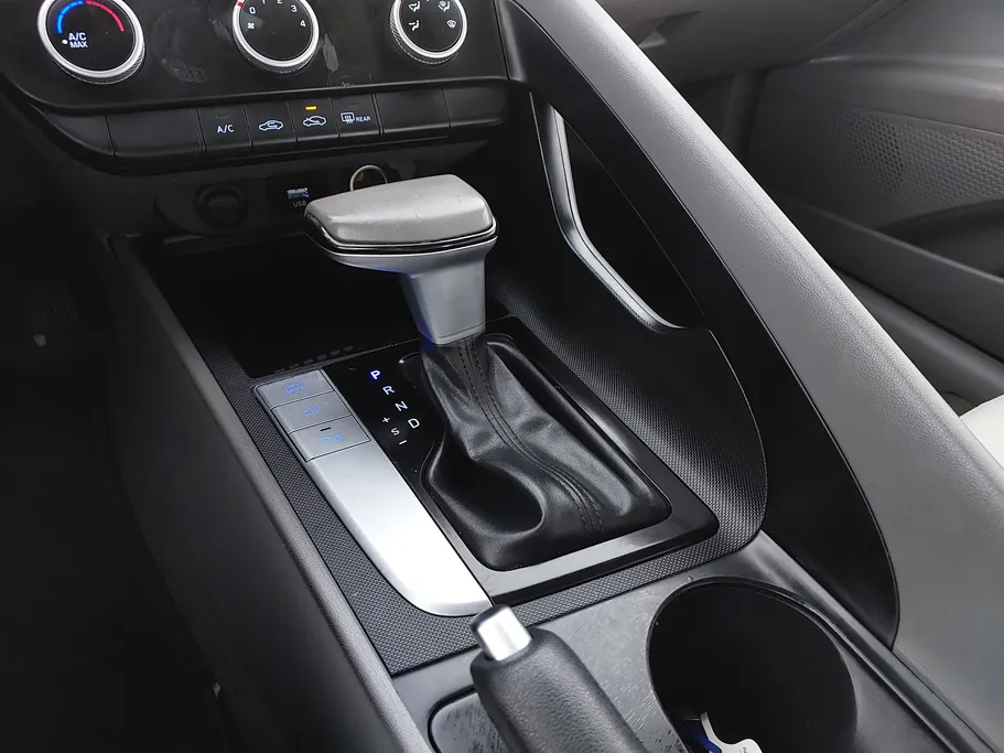 2023 Hyundai Elantra Smart Plus 