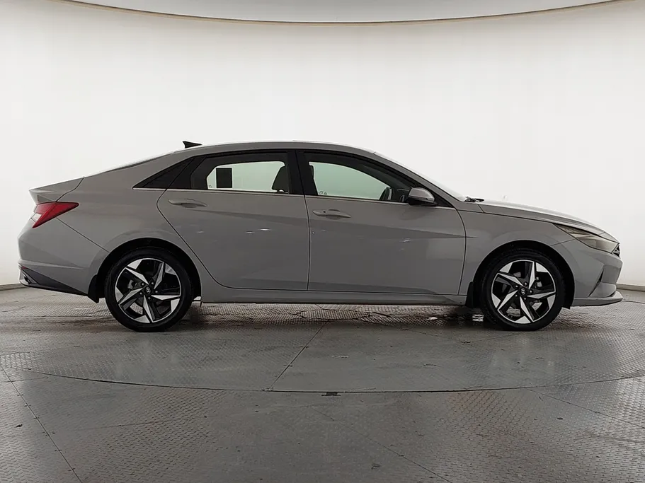 2023 Hyundai Elantra Smart Plus 
