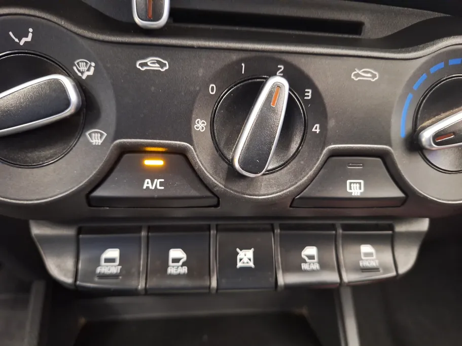 2023 Kia Pegas LX 