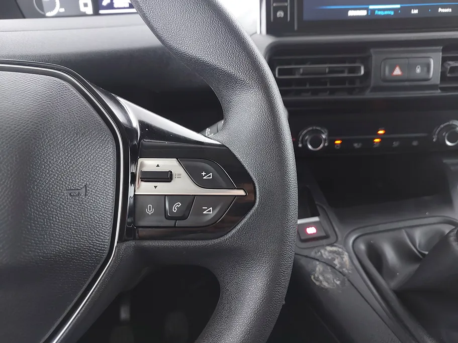 2025 Peugeot Partner Short van 