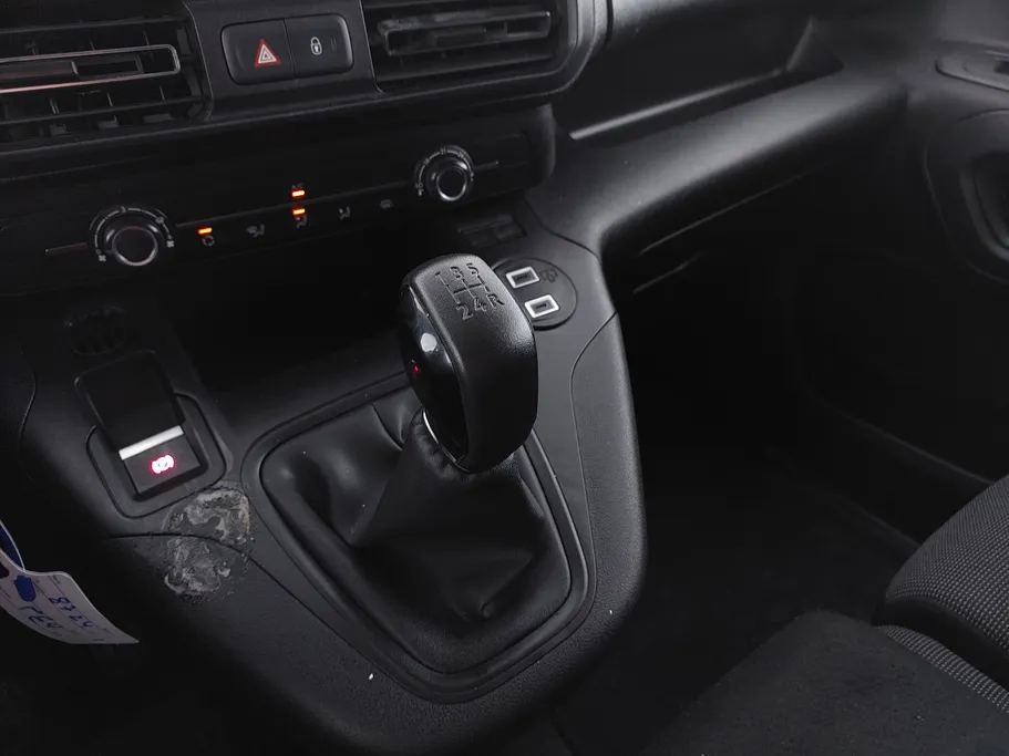 2025 Peugeot Partner Short van 