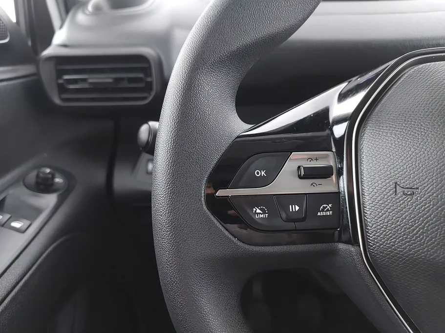 2025 Peugeot Partner Short van 