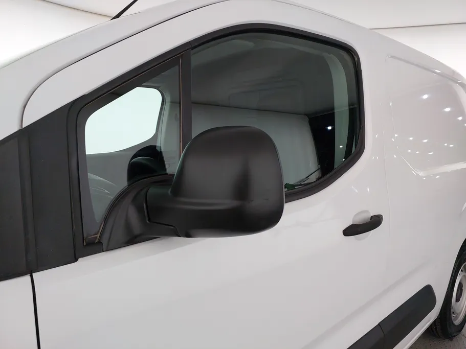 2025 Peugeot Partner Short van 