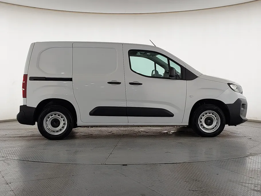 2025 Peugeot Partner Short van 