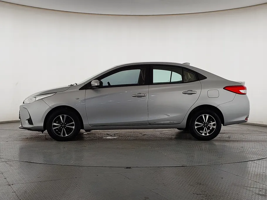 2022 Toyota Yaris  Y Plus 