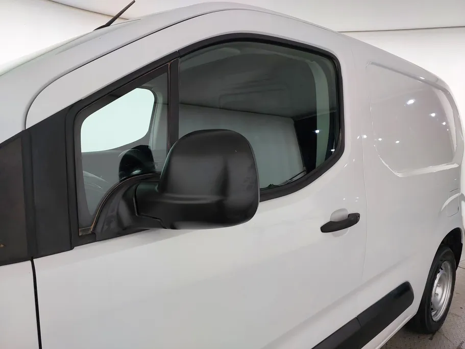 بيجو بارتنر Short van 2025 