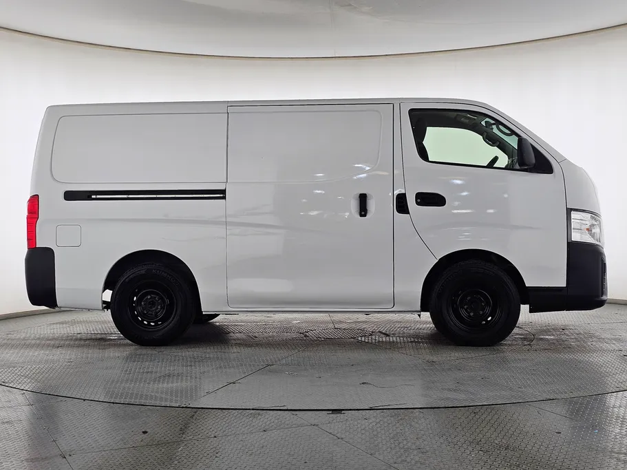2023 Nissan Urvan بضاعة 