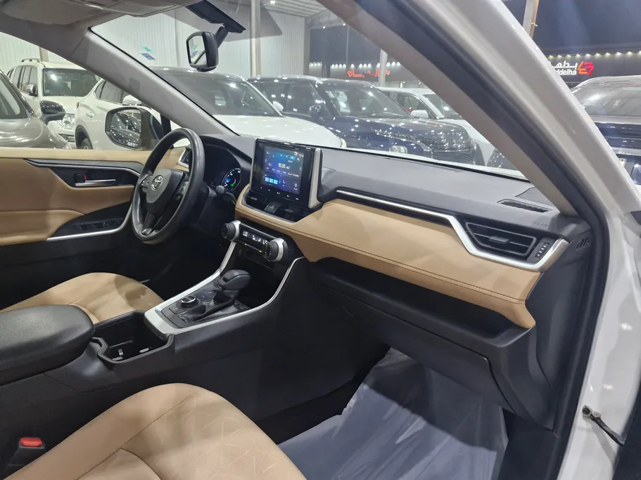 تويوتا راف فور XLE HEV 2024 