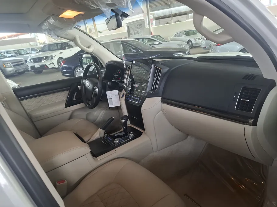 2020 Toyota Land Cruiser GXR Grand Touring 