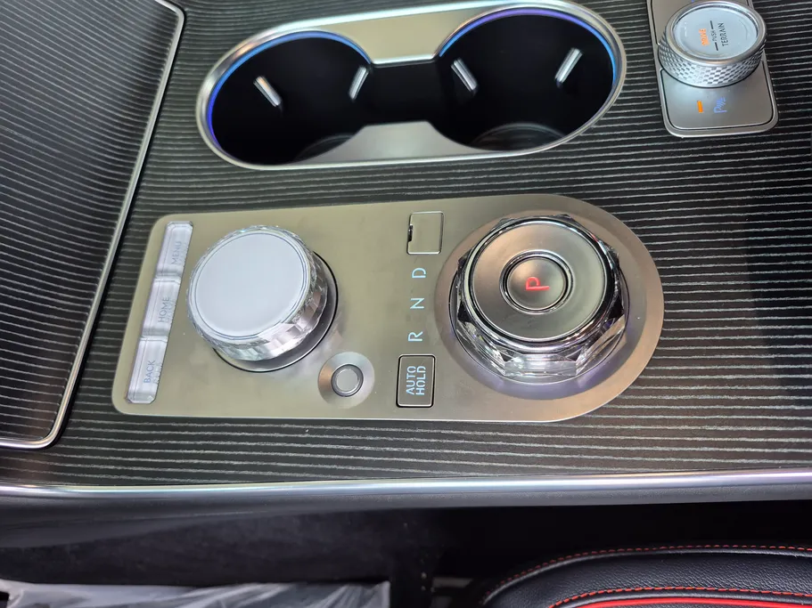 2025 Genesis GV80 Platinum 