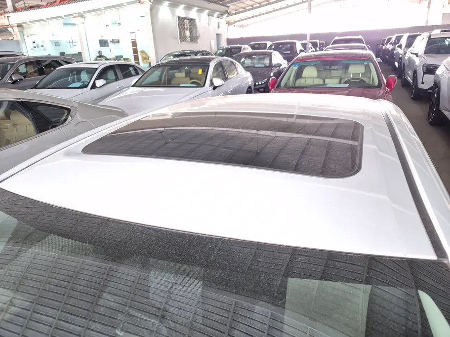 تويوتا كورولا XLI Executive Moonroof 2023 