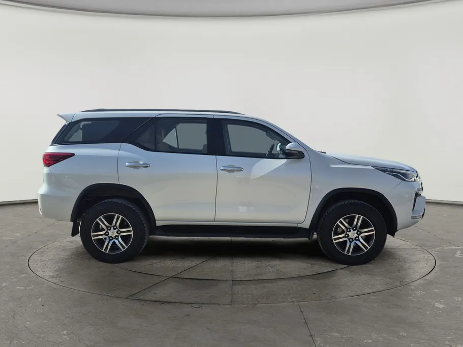 2024 Toyota Fortuner VX 