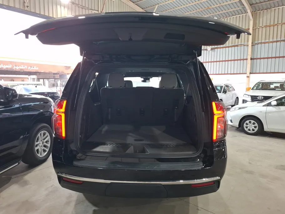 2023 Chevrolet Suburban LS 