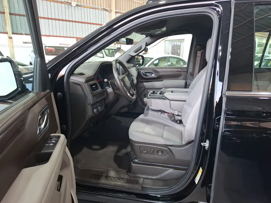 2023 Chevrolet Suburban LS 