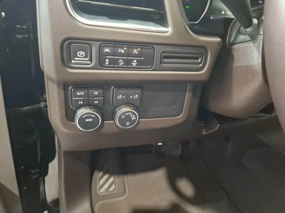 2023 Chevrolet Suburban LS 