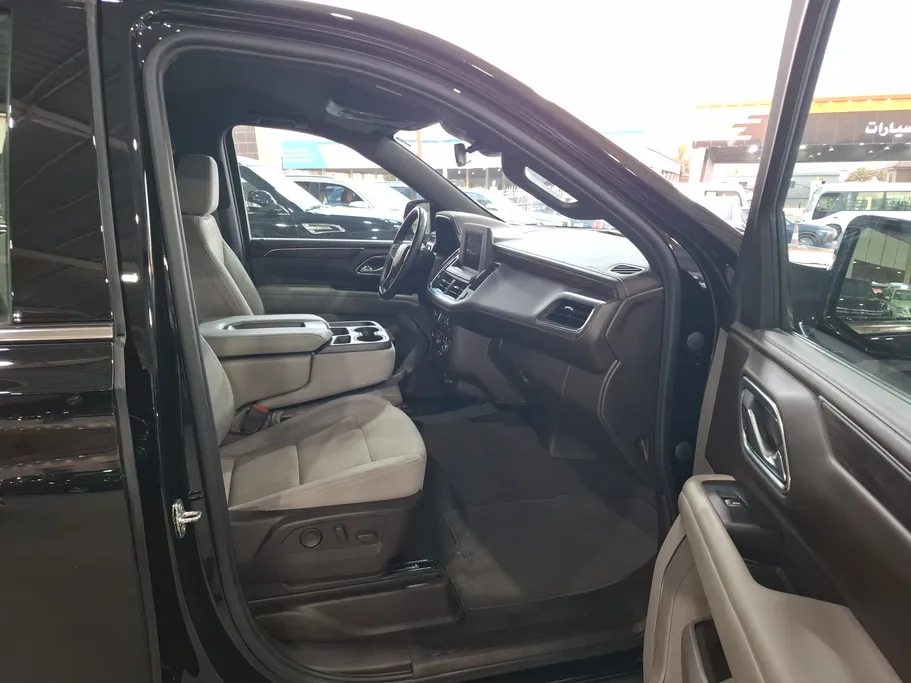 2023 Chevrolet Suburban LS 