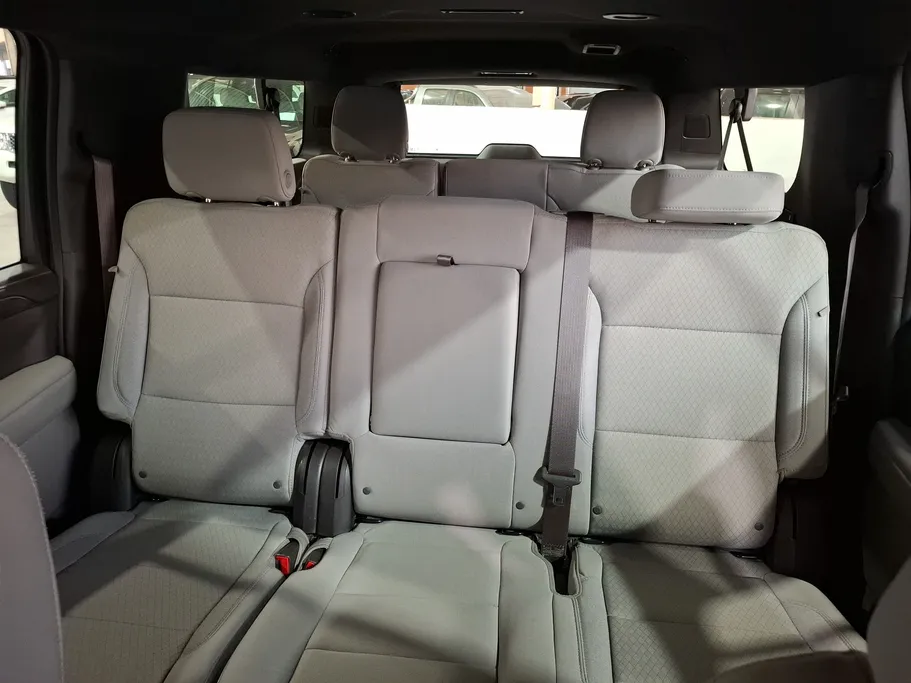 2023 Chevrolet Suburban LS 